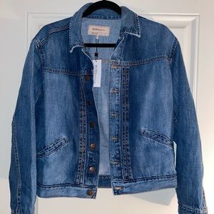 BCBG denim jacket 💙
